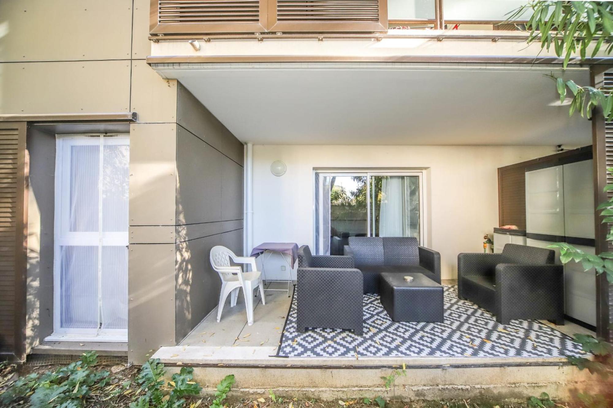 T2 Florescence Proche Montpellier Parking Кастелно-льо-Ле Екстериор снимка