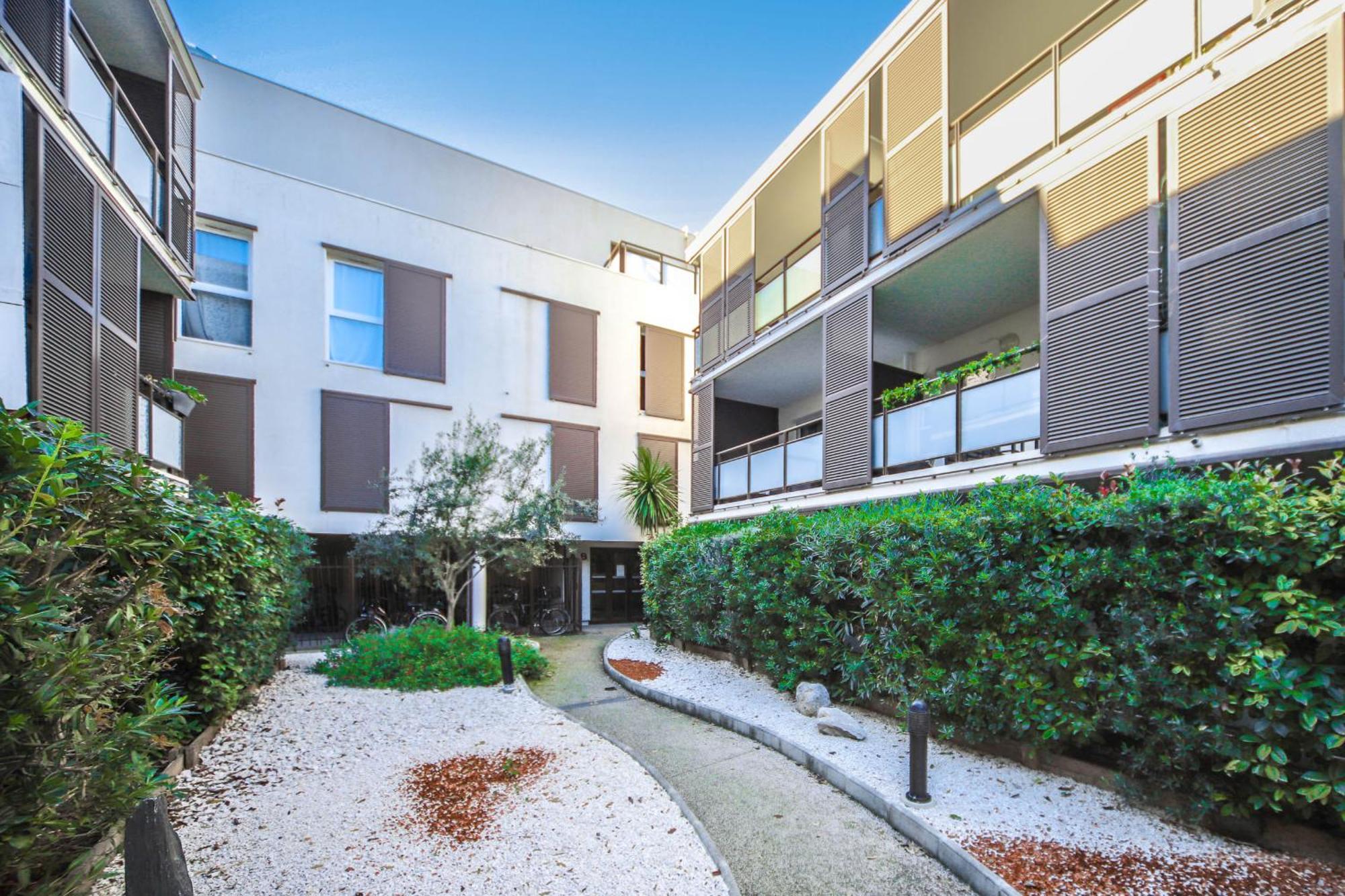 T2 Florescence Proche Montpellier Parking Кастелно-льо-Ле Екстериор снимка