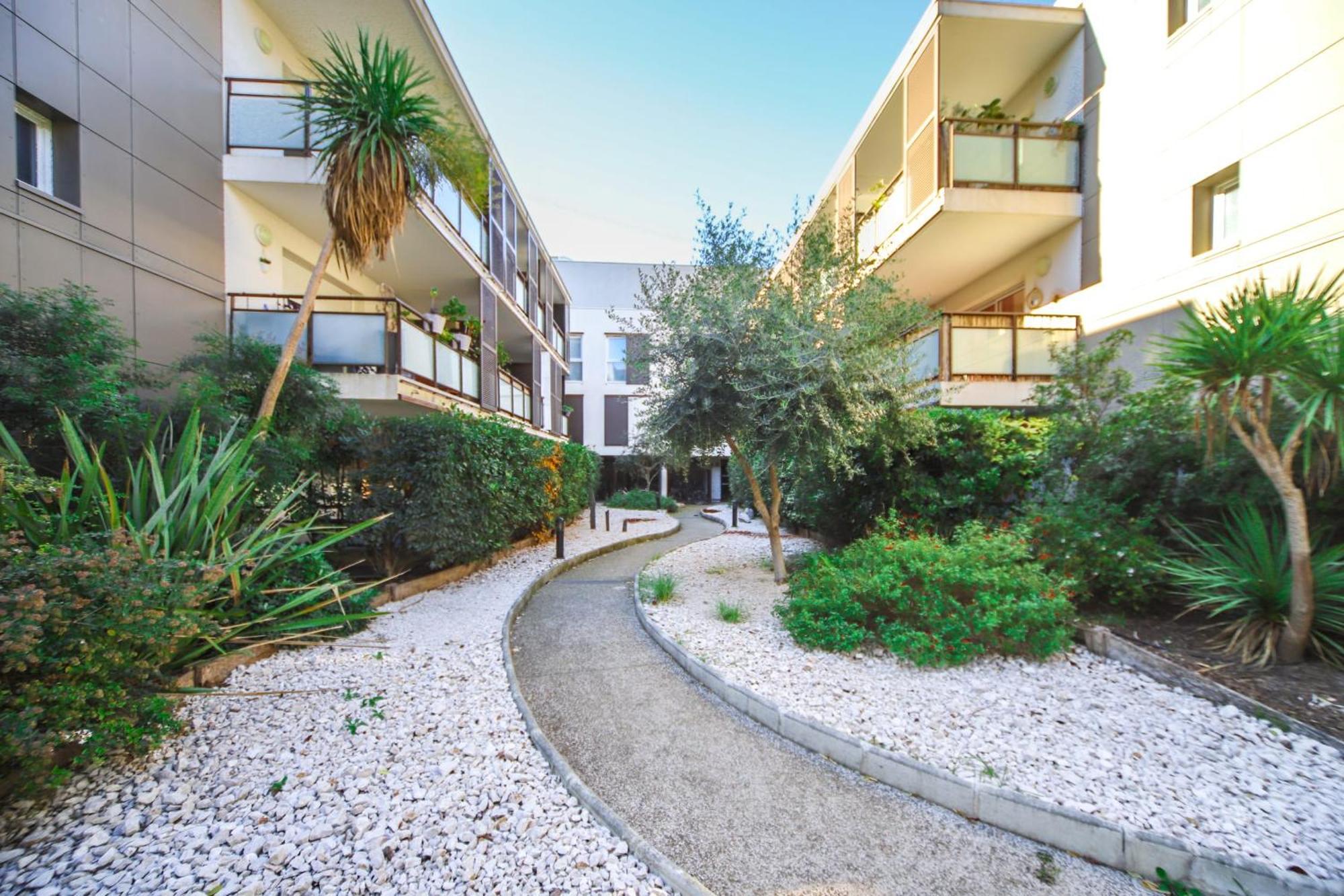 T2 Florescence Proche Montpellier Parking Кастелно-льо-Ле Екстериор снимка
